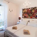 דירה Two-bedroom In