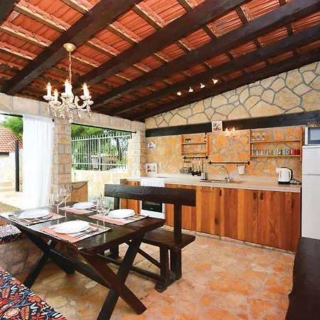 2 Bedroom Awesome In Apartment *