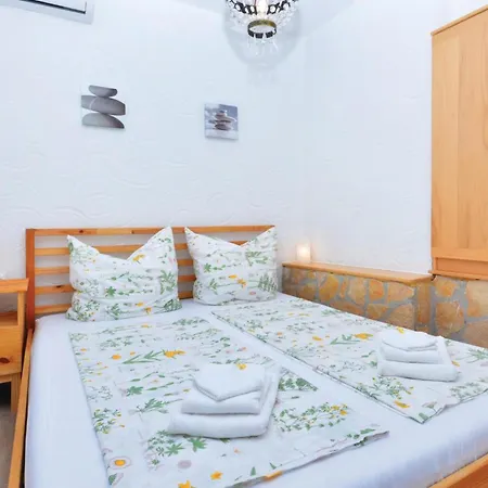 2 Bedroom Awesome In Apartment