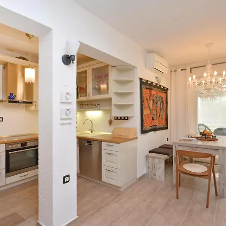 2 Bedroom Awesome In Apartment Ivan Dolac