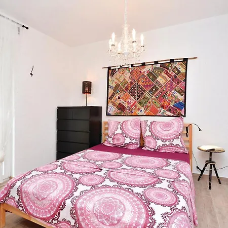 2 Bedroom Awesome In *