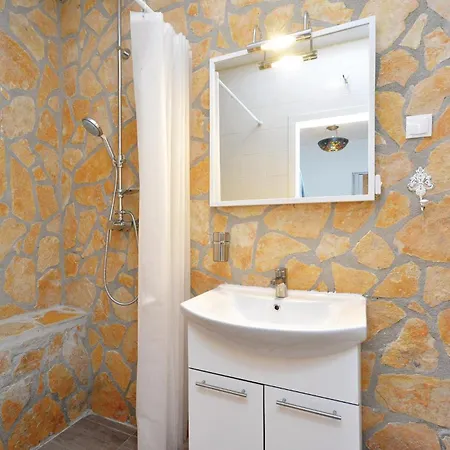 Apartment 2 Bedroom Awesome In *