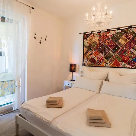 2 Bedroom Awesome In Apartment