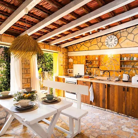 2 Bedroom Awesome In Ivan Dolac