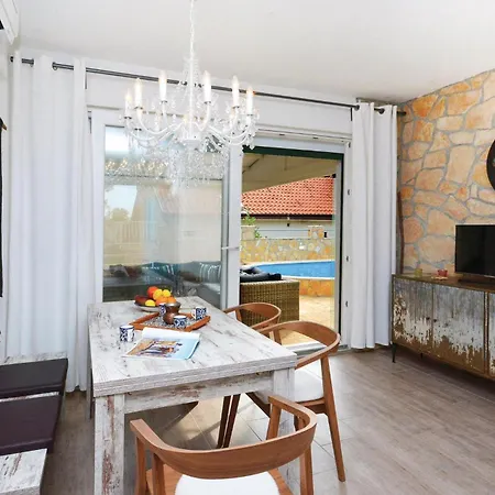2 Bedroom Awesome In