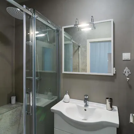 Apartment 2 Bedroom Awesome In