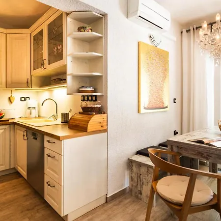 Апартаменти Stunning Apartment In Ivan Dolac *