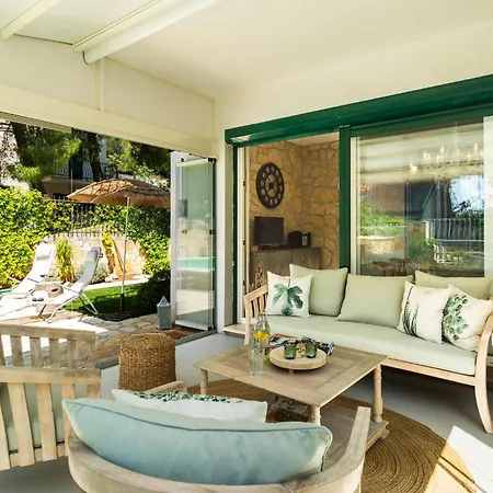 Apartment 2 Bedroom Awesome In