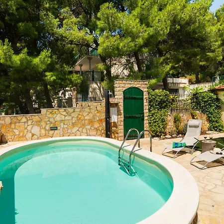 2 Bedroom Awesome In Apartment *