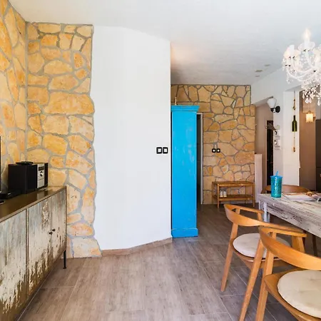 Apartment 2 Bedroom Awesome In *