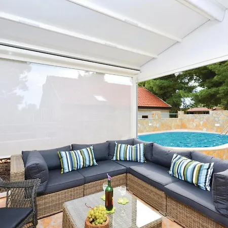 Apartment 2 Bedroom Awesome In Ivan Dolac