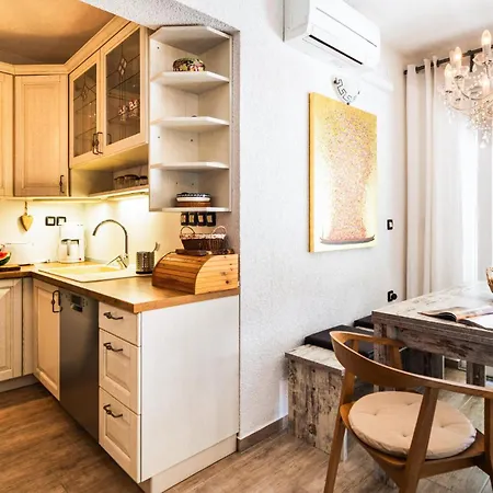 Two-bedroom In Lägenhet Ivan Dolac
