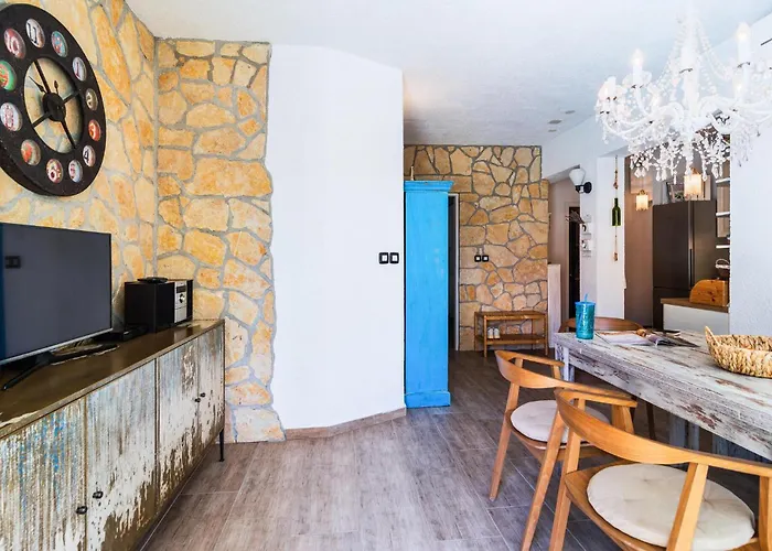 Two-bedroom In דירה